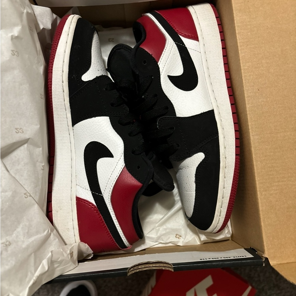 Nike Men's Black, White, and Red Sneakers